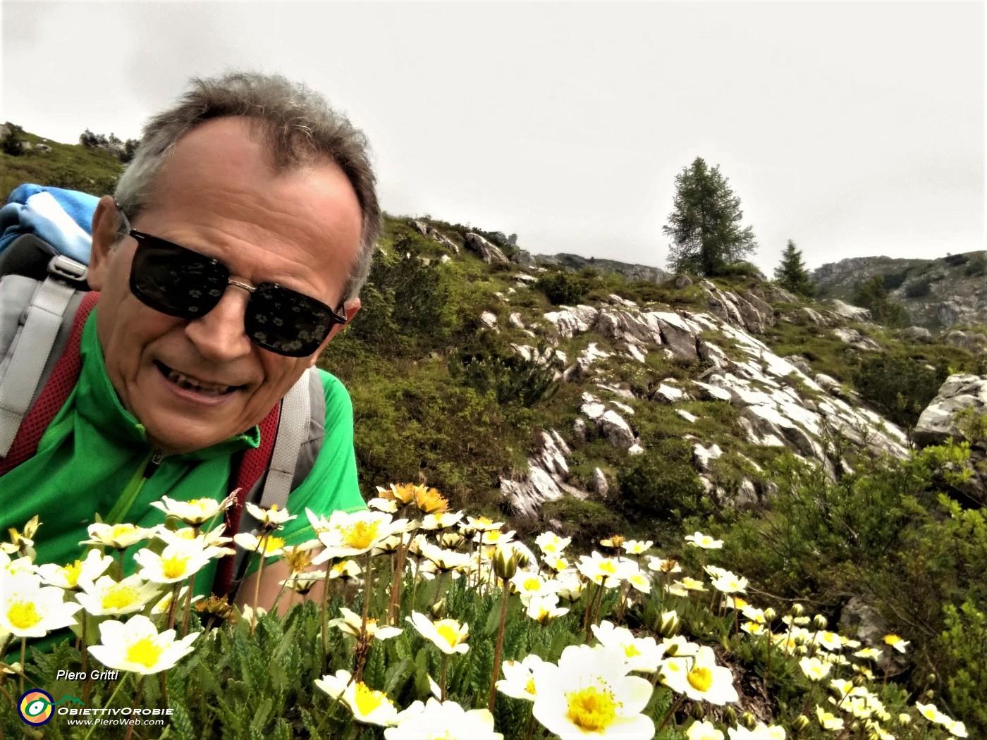 87 Un selfie-ricordo con bouquet di camedrio alpino.jpg